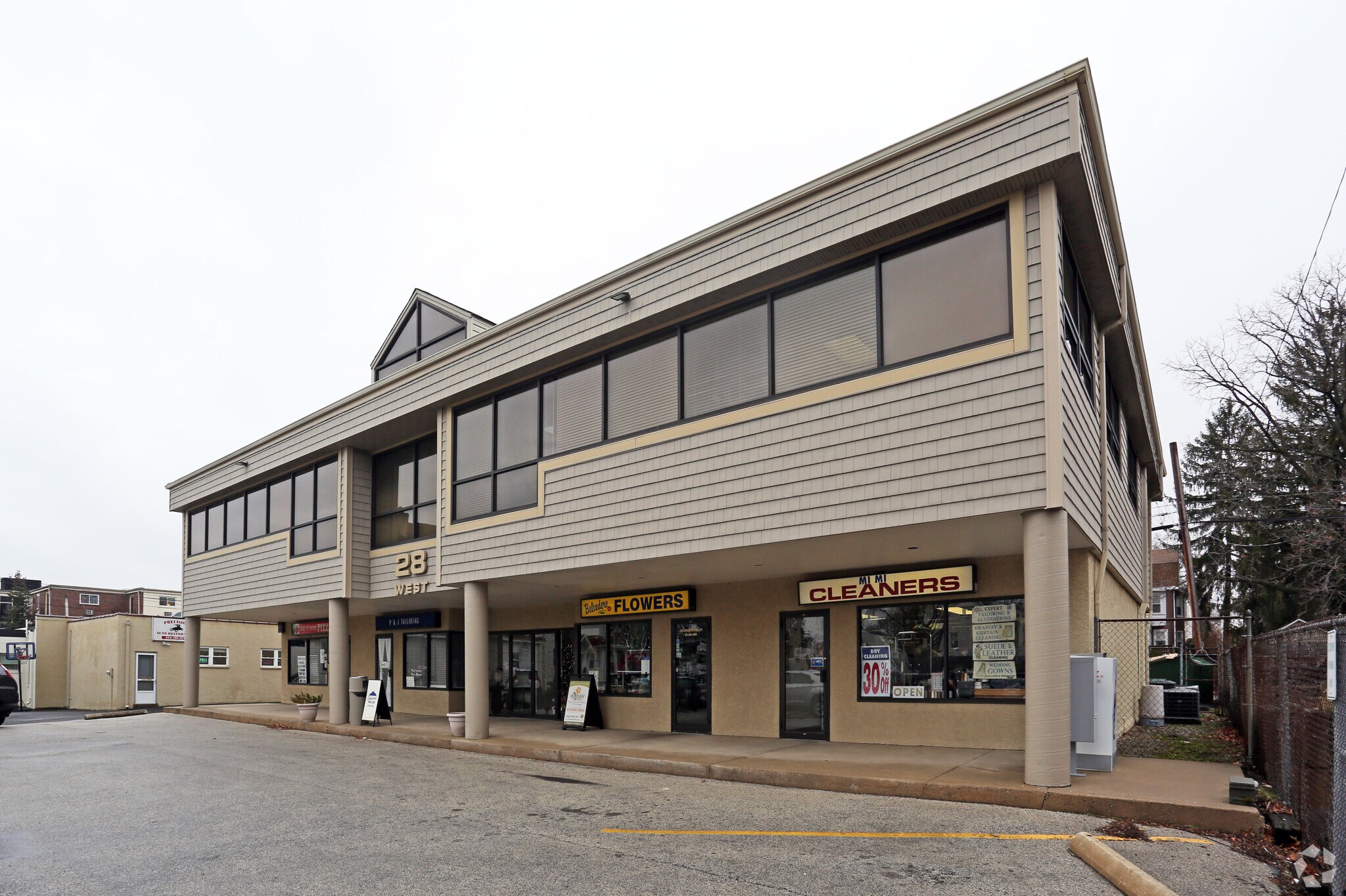 Havertown PA - Multi Tenant Properties! portefeuille de 4 biens à vendre sur LoopNet.fr Photo principale– Image 1 sur 5