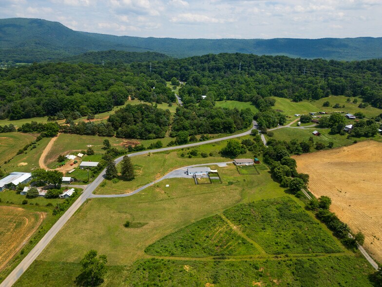 2844 Beulah Rd, Keezletown, VA à vendre - Photo de l’immeuble – Image 3 sur 76