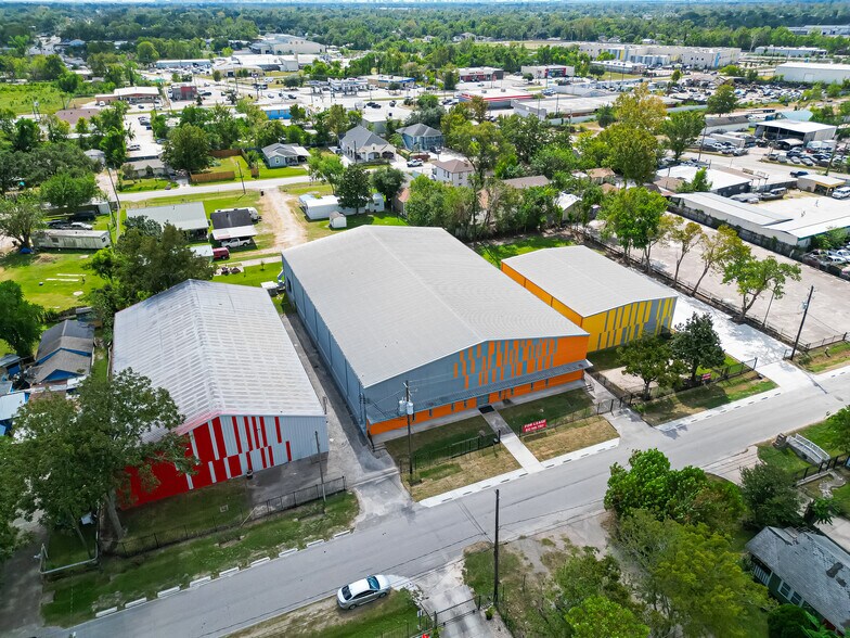 2202 Lone Oak Rd, Houston, TX à vendre - Photo de l’immeuble – Image 3 sur 19