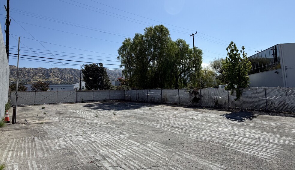 3014 Floyd St, Burbank, CA à vendre - Photo de l’immeuble – Image 3 sur 12