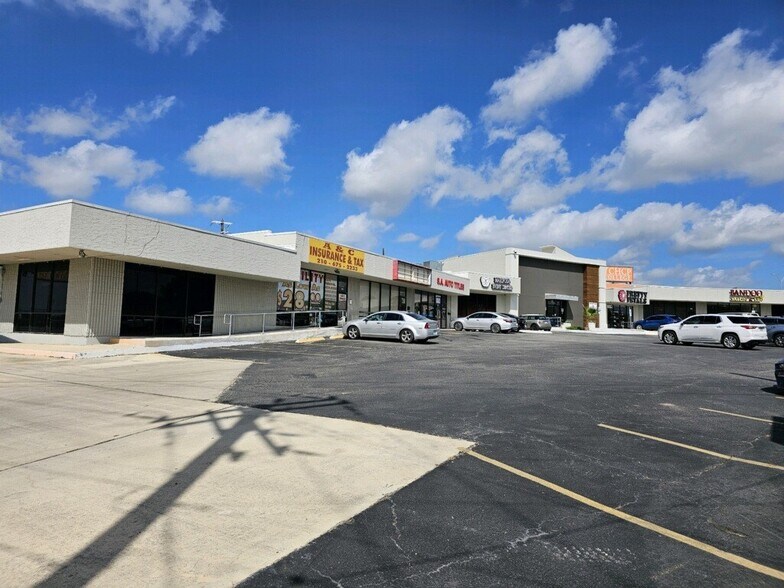 6101-6125 Callaghan Rd, San Antonio, TX à louer - Photo principale – Image 1 sur 6