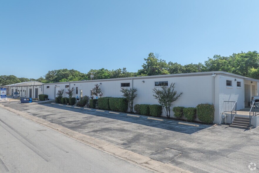 2910 Edith Ln, Haltom City, TX à louer - Photo de l’immeuble – Image 1 sur 25