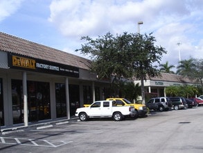 4343 S State Road 7, Davie, FL à louer Photo de l’immeuble– Image 2 sur 3