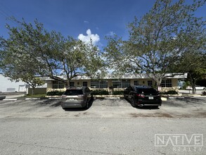 2448-2454 NE 13th Ave, Wilton Manors, FL à louer Photo de l’immeuble– Image 2 sur 10