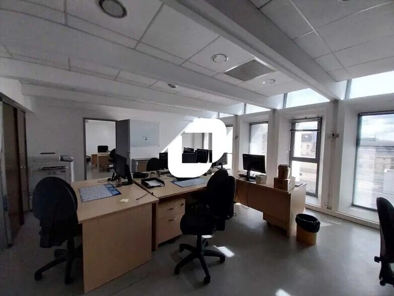 Bureau dans Bordeaux à louer - Photo intérieure – Image 1 sur 9