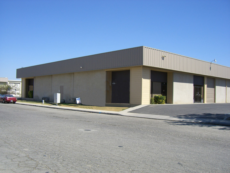 4717-4725 District Blvd, Bakersfield, CA à louer - Photo principale – Image 1 sur 4