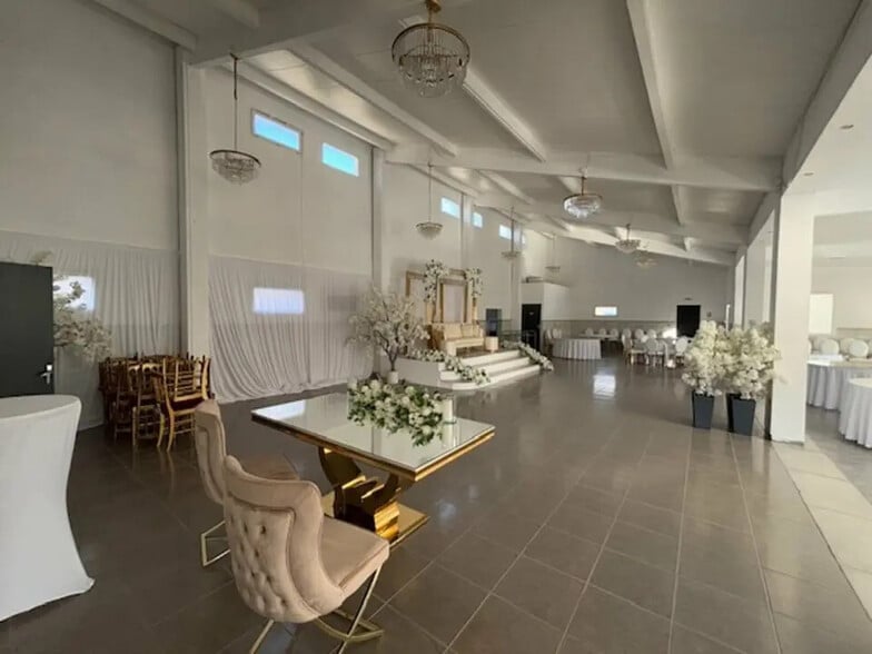 Local commercial dans Nîmes à louer - Photo de l’immeuble – Image 3 sur 10