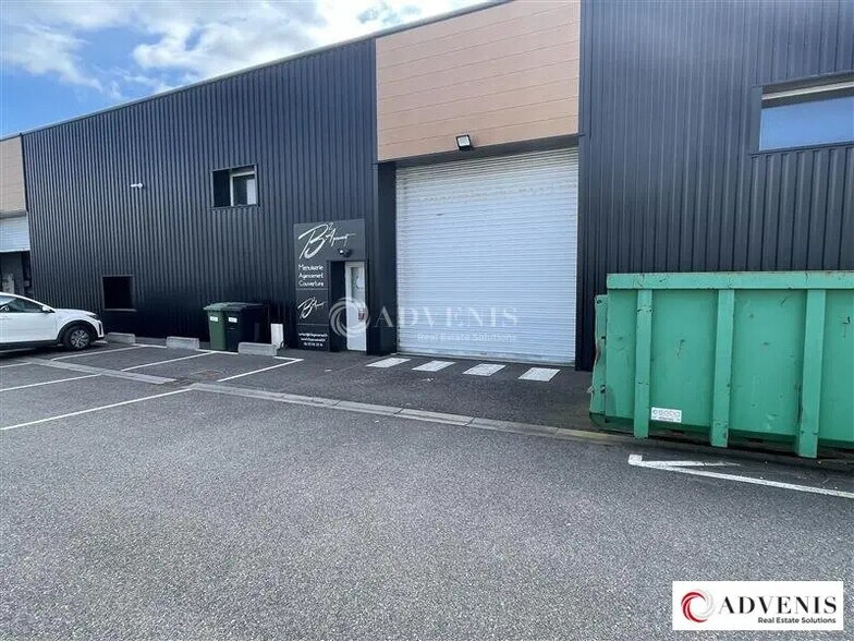 Local d’activités dans Yvrac à louer - Photo de l’immeuble – Image 3 sur 5