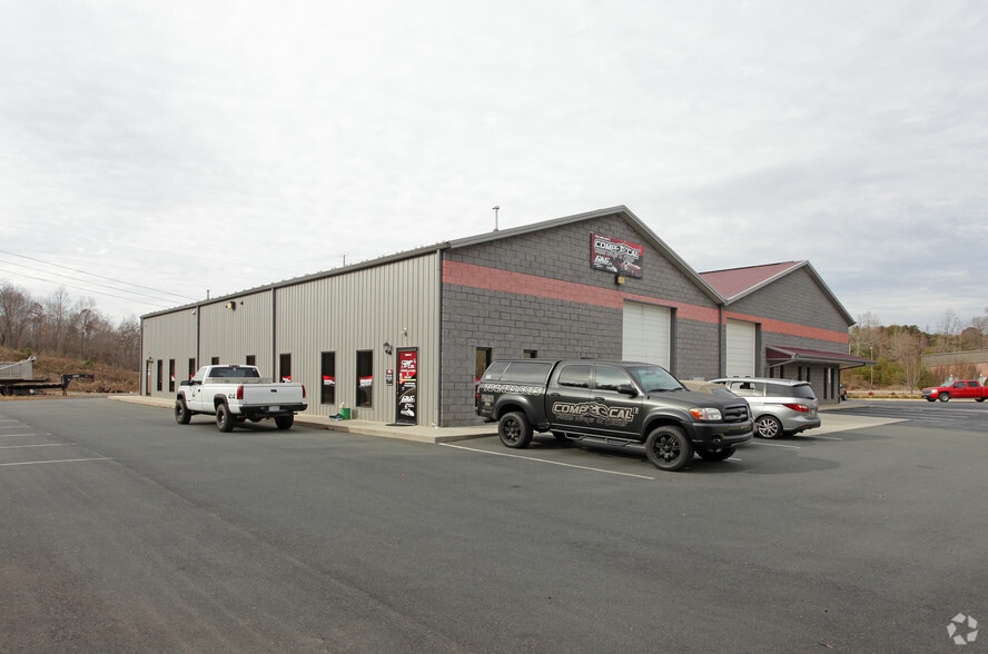 7804 Commerce Dr, Denver, NC à louer - Photo principale – Image 1 sur 4