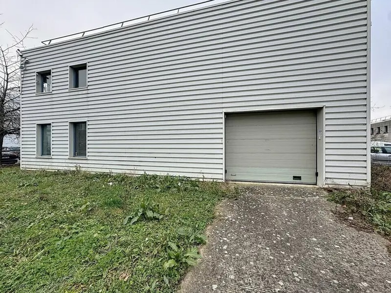 Local d'activités dans Croissy-sur-Seine à vendre Photo de l’immeuble– Image 1 sur 11