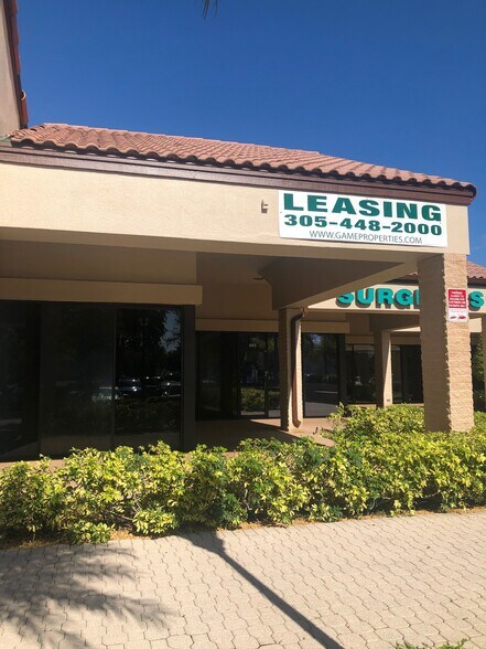 901-1001 N University Dr, Coral Springs, FL à louer - Photo de l’immeuble – Image 3 sur 4