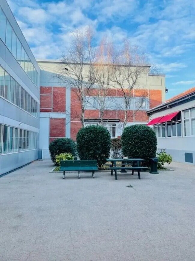 Plus de détails pour Bureau à louer