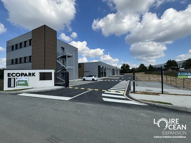 Local d’activités dans Cholet à louer - Photo de l’immeuble – Image 3 sur 4
