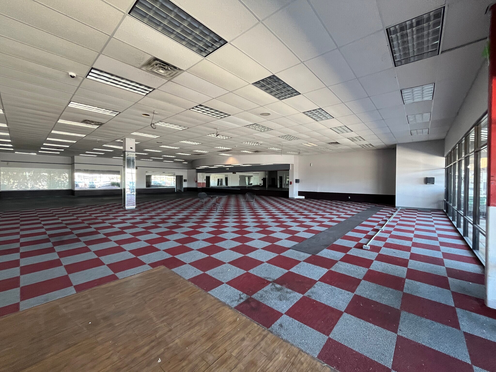 4925 University Dr, Huntsville, AL à louer Photo intérieure– Image 1 sur 3