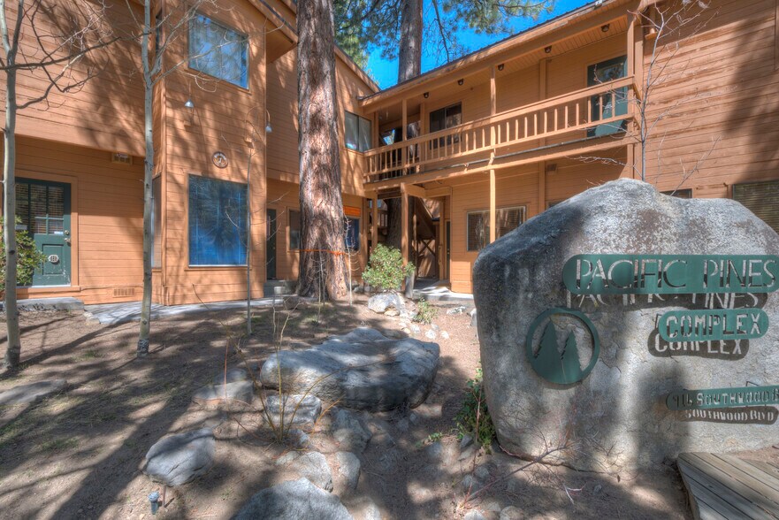 916 Southwood Blvd, Incline Village, NV à louer - Photo de l’immeuble – Image 2 sur 5