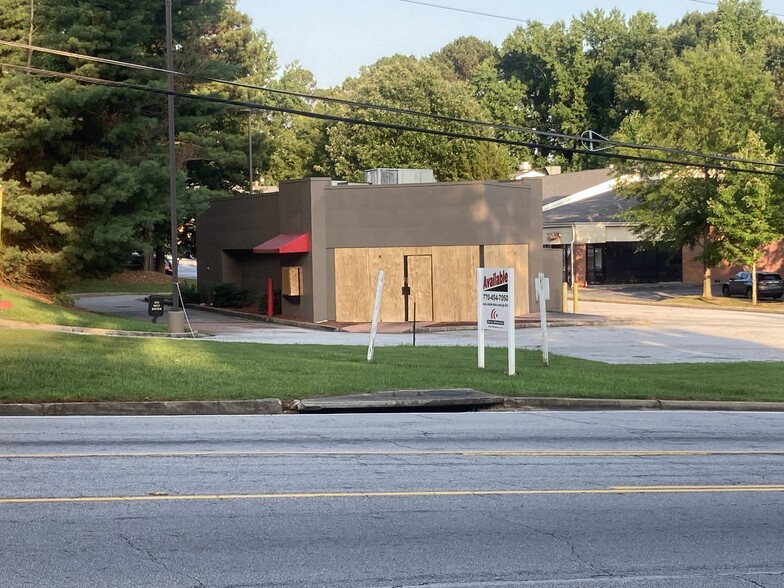 452 S Deshon Rd, Lithonia, GA à louer - Photo de l’immeuble – Image 1 sur 7