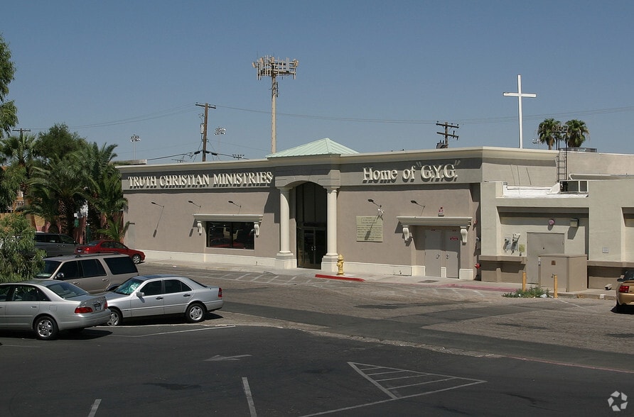 890 E Sahara Ave, Las Vegas, NV à vendre - Photo de l’immeuble – Image 2 sur 18