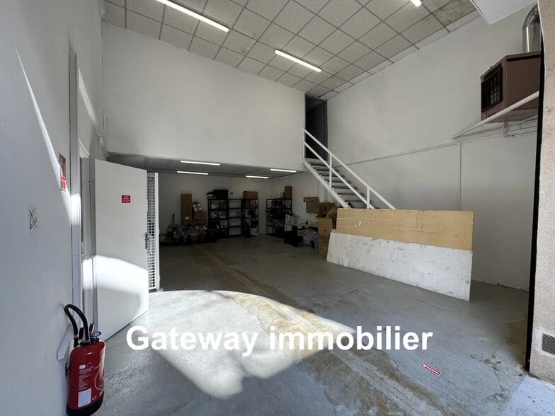 Industriel/Logistique dans Aubière à vendre - Photo de l’immeuble – Image 2 sur 8