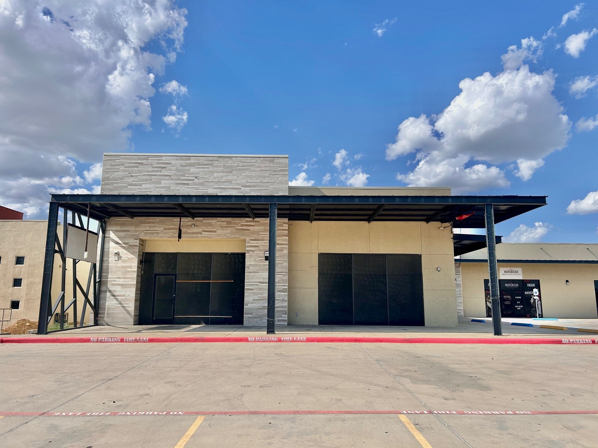 2324 Jacaman Rd, Laredo, TX à louer Photo de l’immeuble– Image 1 sur 6
