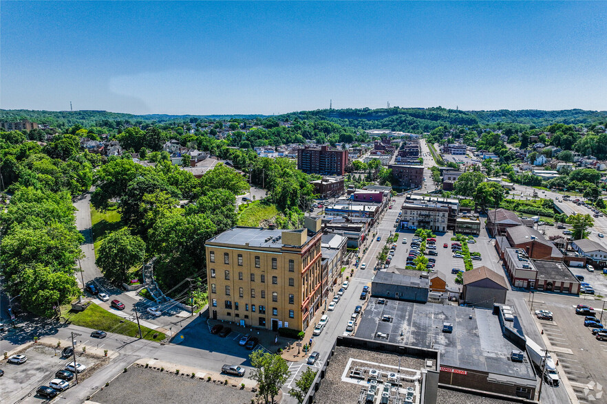 146-150 E Main St, Carnegie, PA à louer - Photo de l’immeuble – Image 2 sur 13