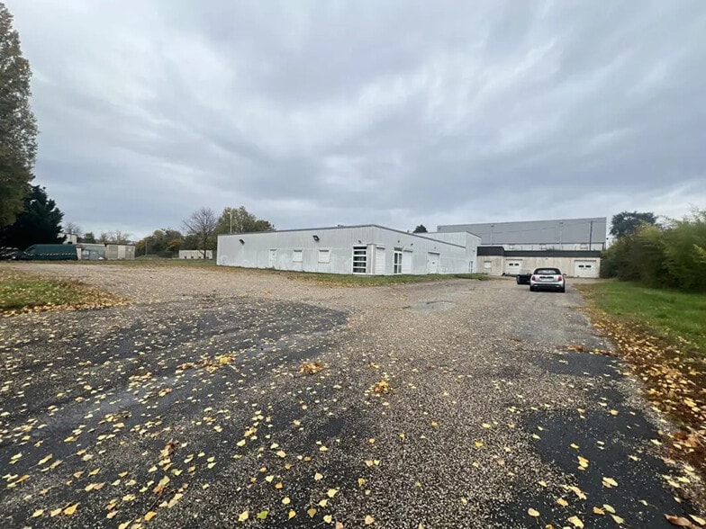 Local d'activités dans Pont-Évêque à vendre - Photo de l’immeuble – Image 1 sur 4