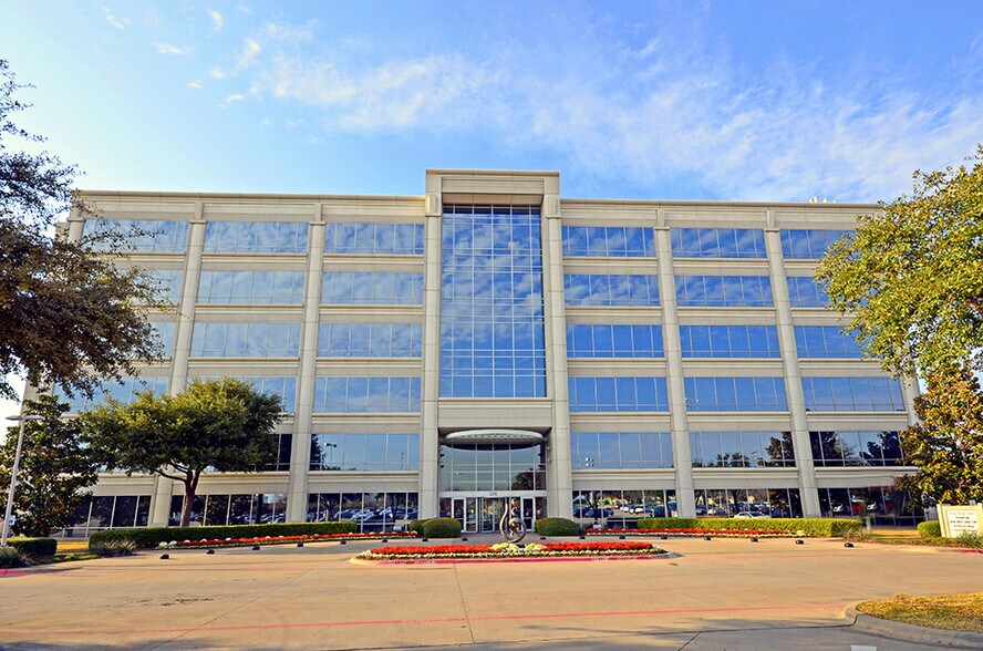 2591 N Dallas Pky, Frisco, TX à louer - Photo de l’immeuble – Image 2 sur 7
