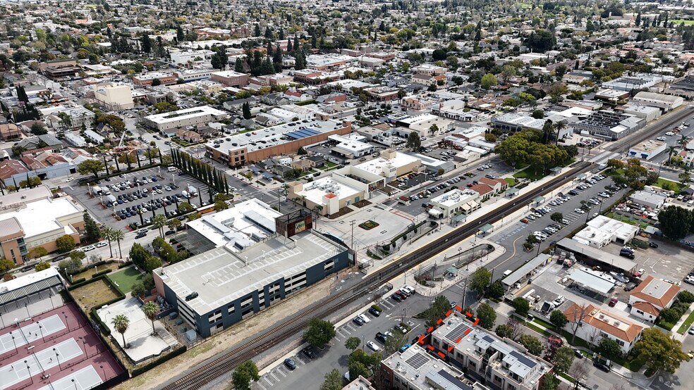 501 W Maple Ave, Orange, CA à louer - Aérien – Image 3 sur 5