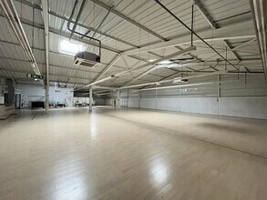 Local commercial dans Nemours à louer Photo de l’immeuble– Image 2 sur 6