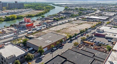 913 Edgewater Rd, Bronx, NY à louer Photo de l’immeuble– Image 1 sur 9
