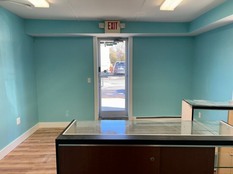 105 Curtis Ave, Manasquan, NJ à louer - Photo intérieure – Image 3 sur 6