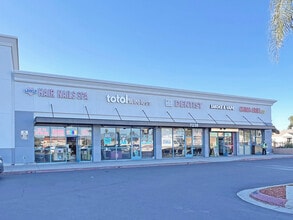 7221-7239 Van Nuys Blvd, Van Nuys, CA à louer Photo de l’immeuble– Image 2 sur 12