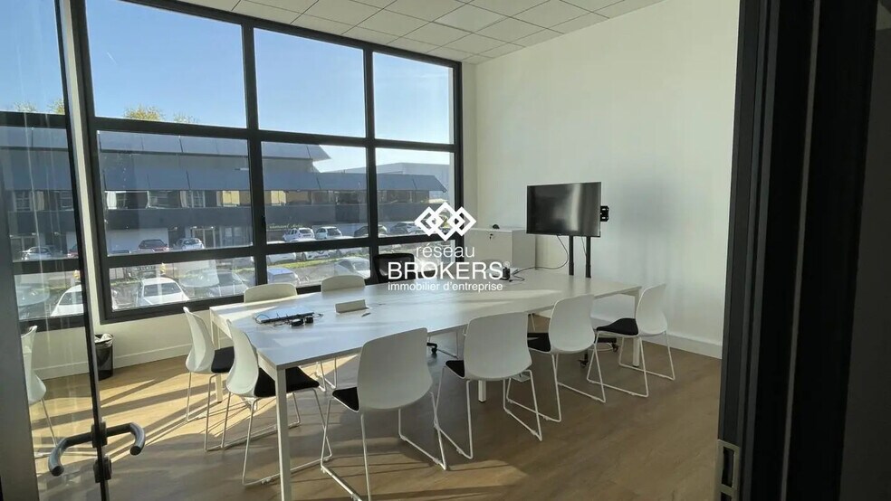 Bureau dans Andrézieux-Bouthéon à vendre - Photo de l’immeuble – Image 2 sur 13