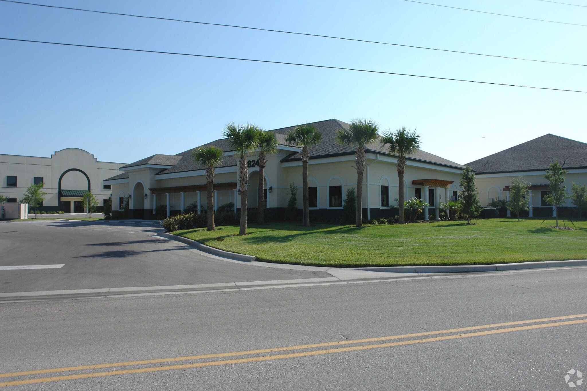 8240 118th Ave N, Largo, FL à vendre Photo de l’immeuble– Image 1 sur 6