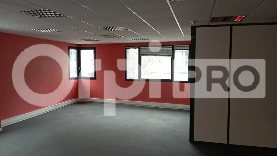 Bureau dans à louer - Photo de l’immeuble – Image 3 sur 5