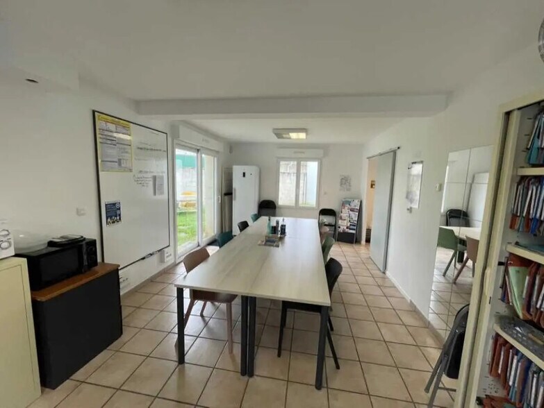 Bureau dans Compiègne à louer - Photo de l’immeuble – Image 3 sur 9