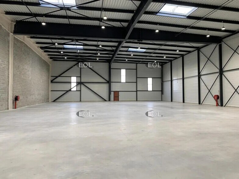 Industriel/Logistique dans SAINT-OUEN-L'AUMONE à louer - Photo de l’immeuble – Image 3 sur 9