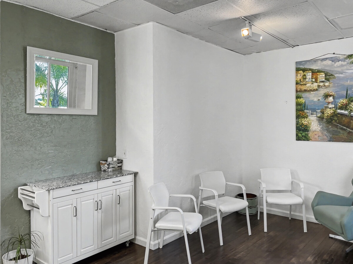 2101 S El Camino Real, Oceanside, CA 92054 - Lot 207 -  - Photo intérieure - Image 1 of 7