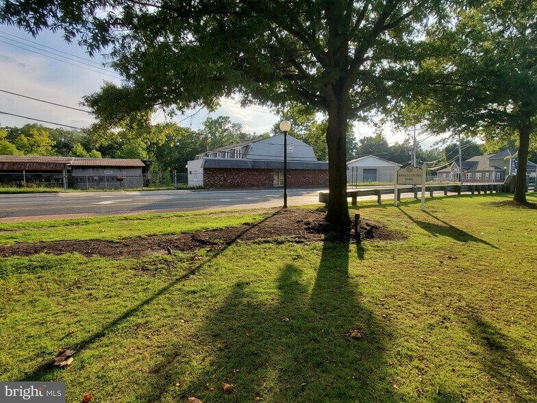214 Lakehurst Rd, Browns Mills, NJ à vendre - Photo de l’immeuble – Image 3 sur 10