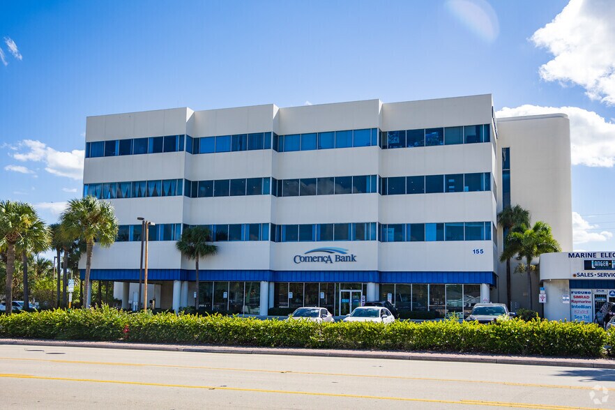 155 E Blue Heron Blvd, Riviera Beach, FL à louer - Photo de l’immeuble – Image 2 sur 5