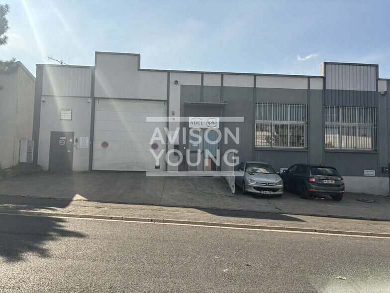 Local d’activités dans Montreuil à louer - Photo de l’immeuble – Image 2 sur 7