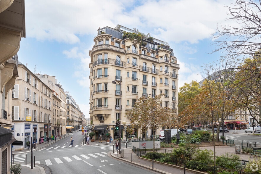 2 Rue D'Assas, Paris à louer - Photo de l’immeuble – Image 2 sur 4