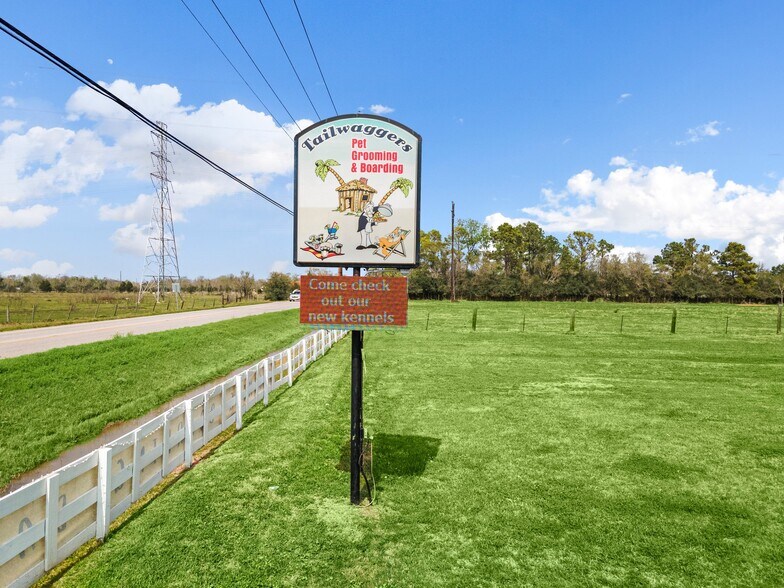 1115 Dickinson Ave, Dickinson, TX à vendre - Photo de l’immeuble – Image 3 sur 10