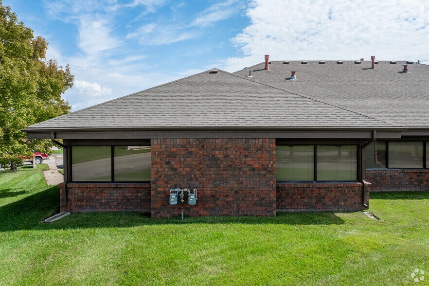 7570 W 21st St N, Wichita, KS à louer - Photo de l’immeuble – Image 3 sur 4