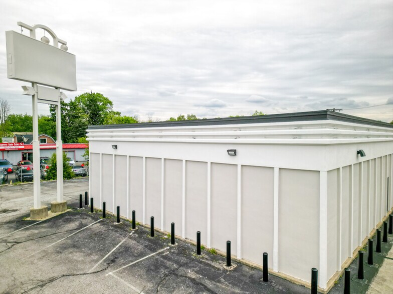 8501 E Pendleton Pike, Indianapolis, IN à louer - Photo de l’immeuble – Image 3 sur 7