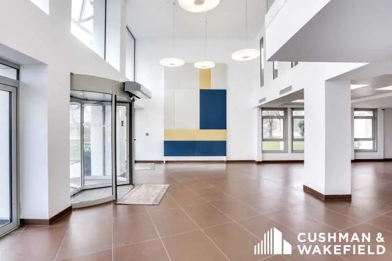 11 Avenue Morane Saulnier, Vélizy-Villacoublay à louer - Photo de l’immeuble – Image 3 sur 12