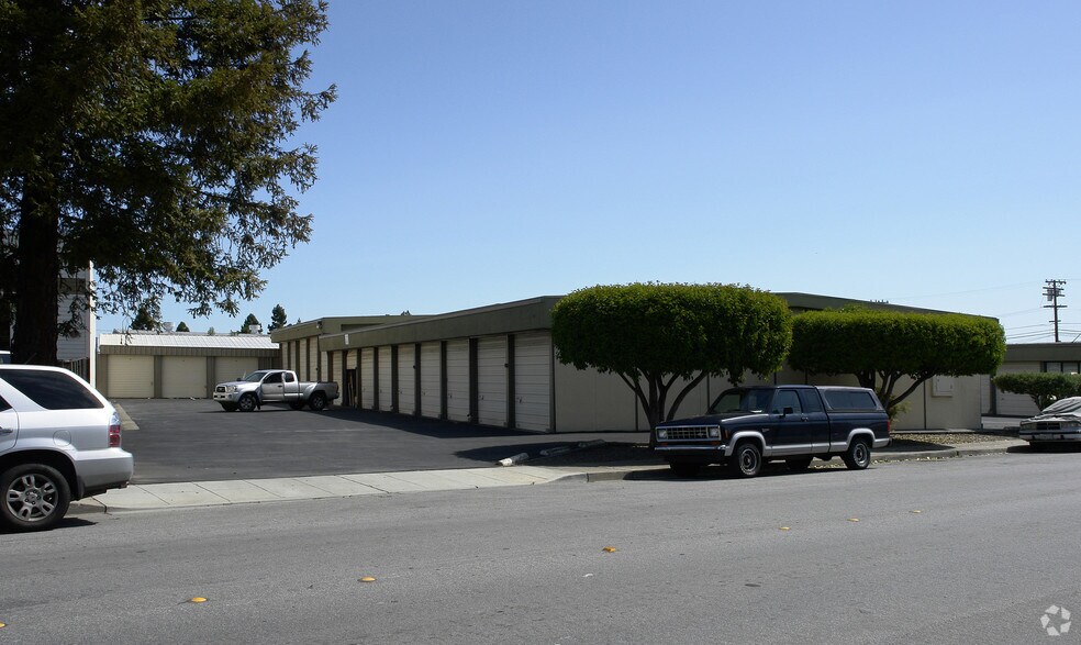 2793 Spring St, Redwood City, CA à louer - Photo principale – Image 1 sur 2