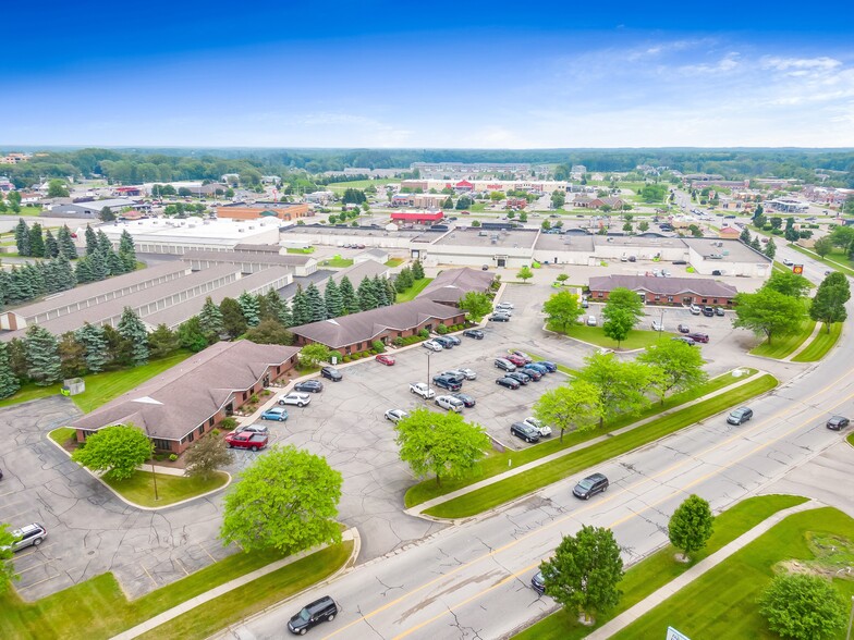114 S Greenville West Dr, Greenville, MI à louer - Photo principale – Image 1 sur 7