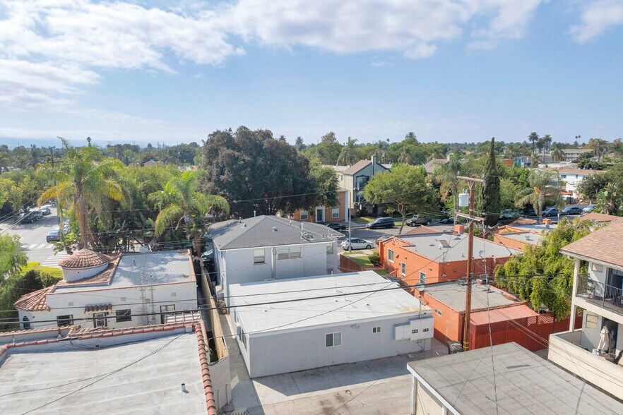 2210 Pine Ave, Long Beach, CA à vendre - Photo de l’immeuble – Image 3 sur 13