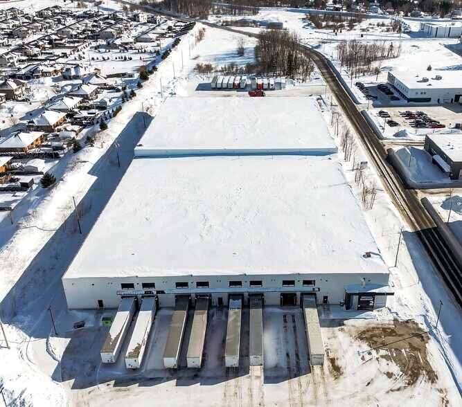 1577 Des Riveurs Rue, Lévis, QC à louer - Photo de l’immeuble – Image 2 sur 6
