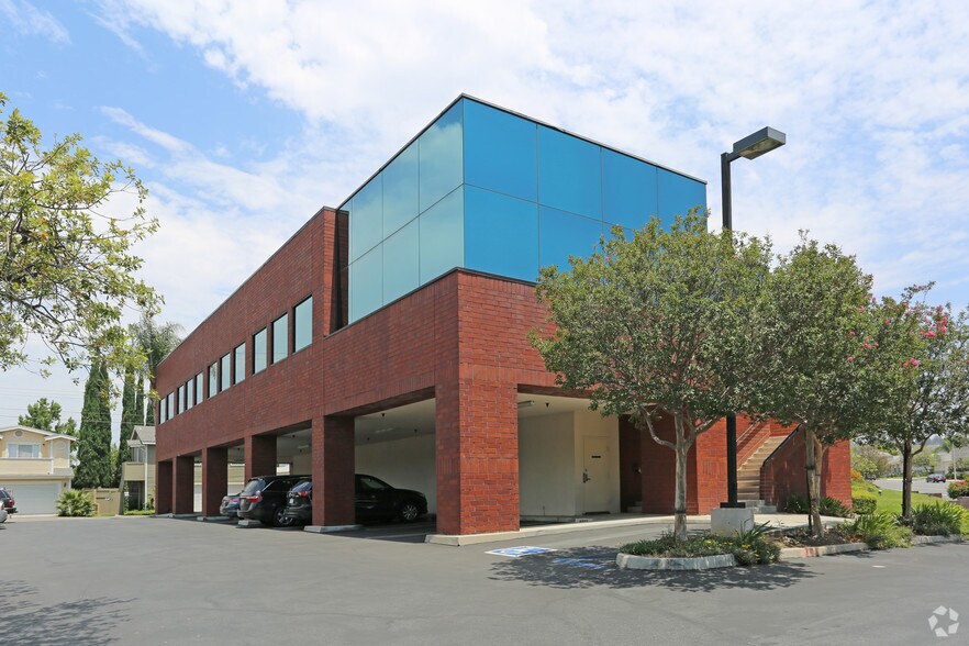 203 N Brea Blvd, Brea, CA à vendre - Photo de l’immeuble – Image 3 sur 13